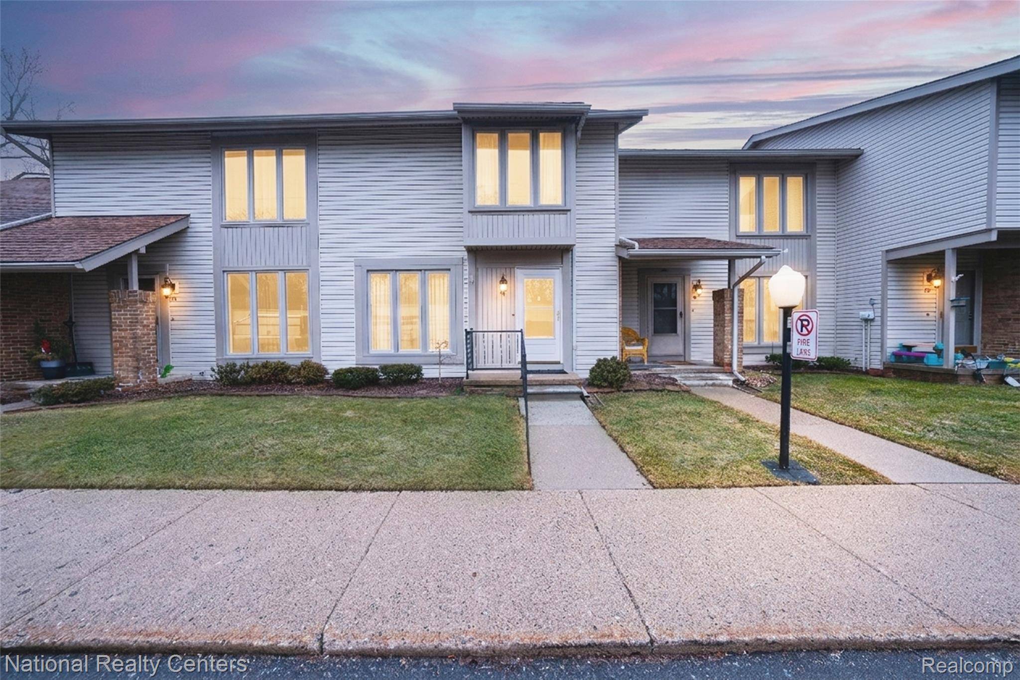 90 Willow WAY, Waterford Charter Township, MI 48328