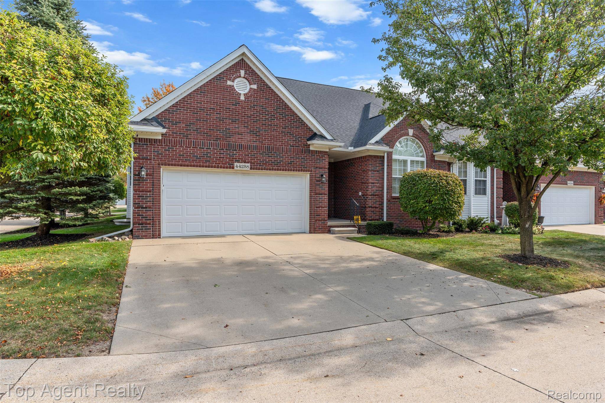 44258 Constellation DR, Sterling Heights, MI 48314