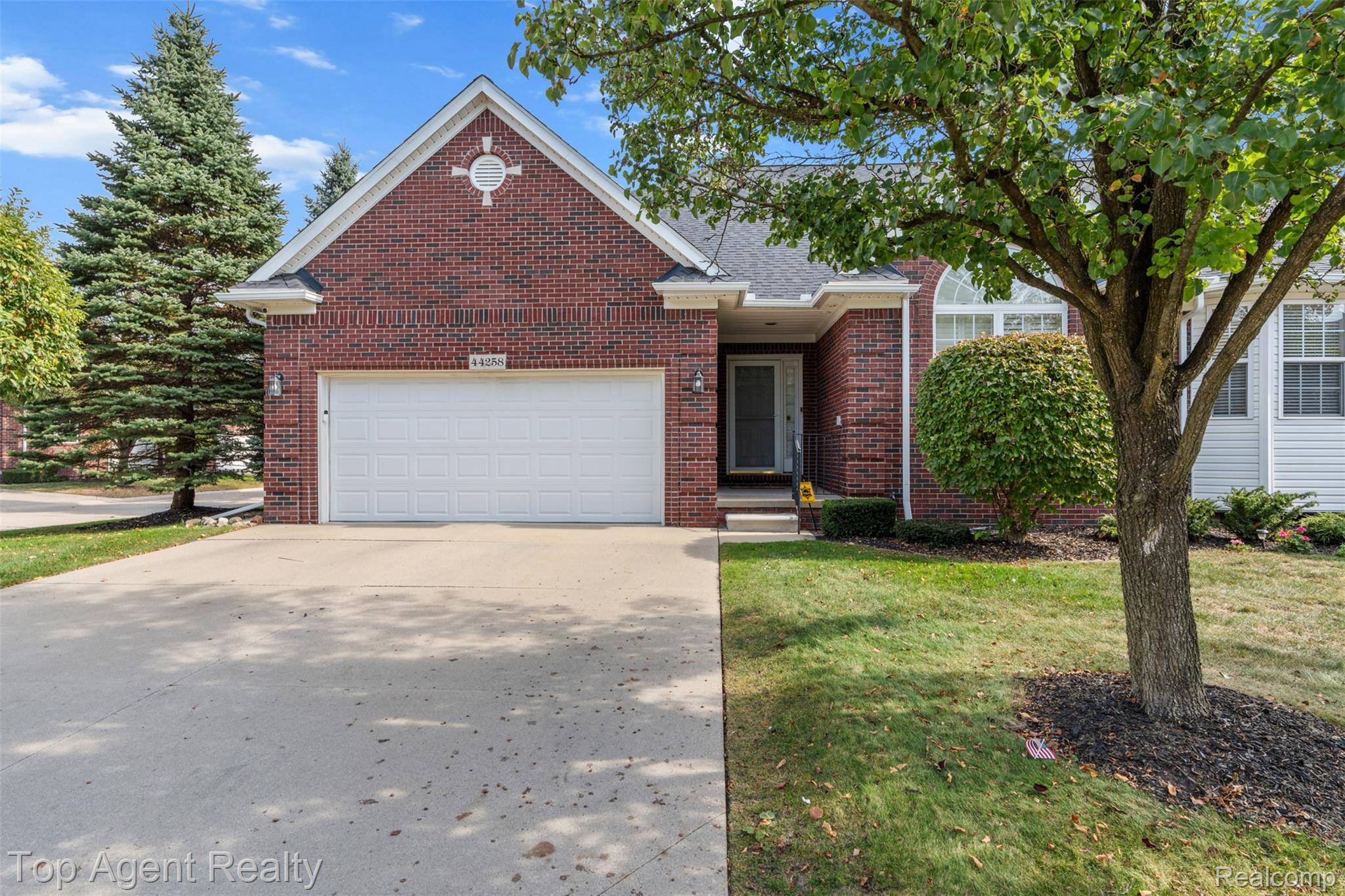 44258 Constellation DR, Sterling Heights, MI 48314
