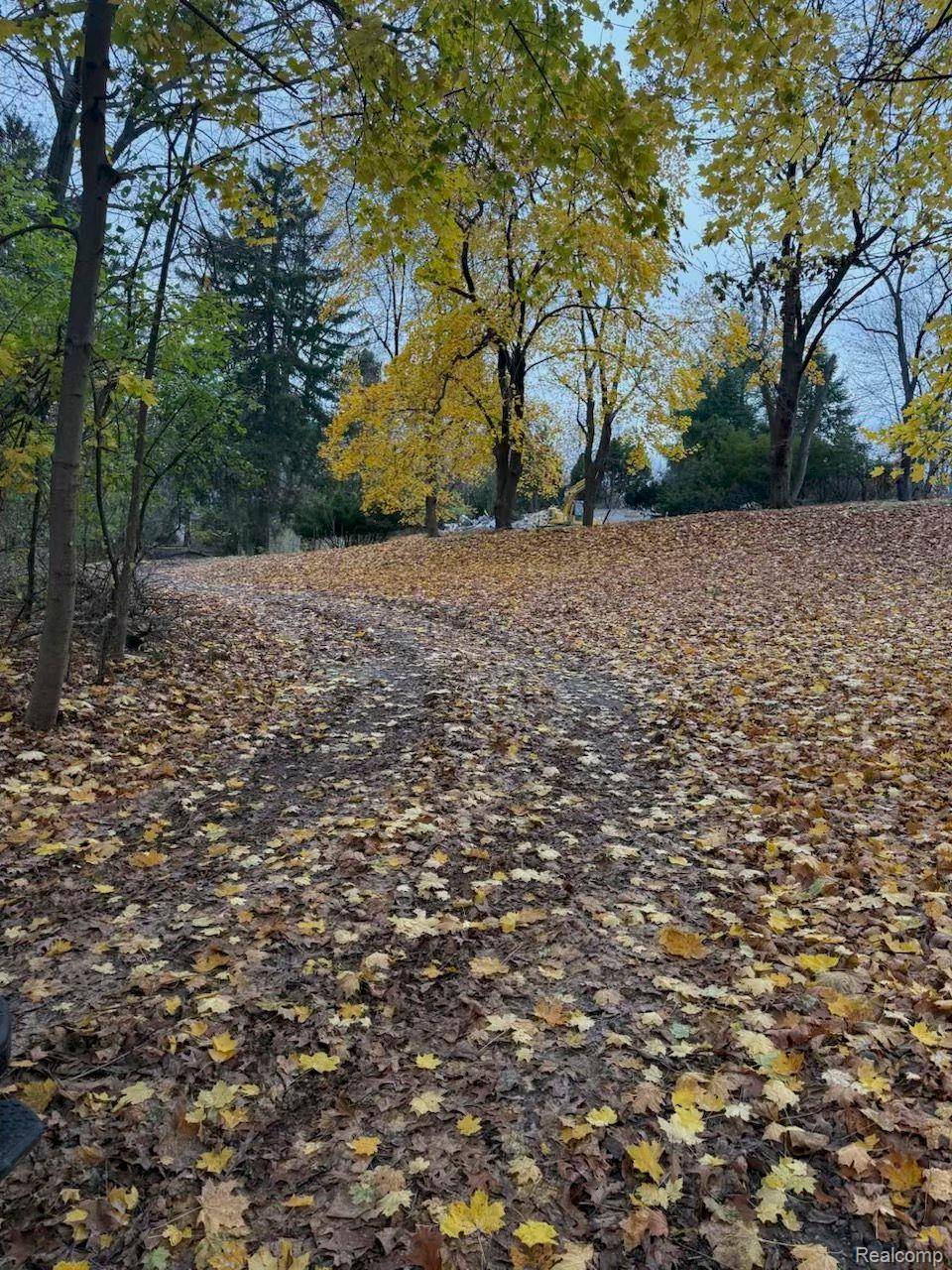 5050 PONVALLEY RD, Bloomfield Charter Township, MI 48302