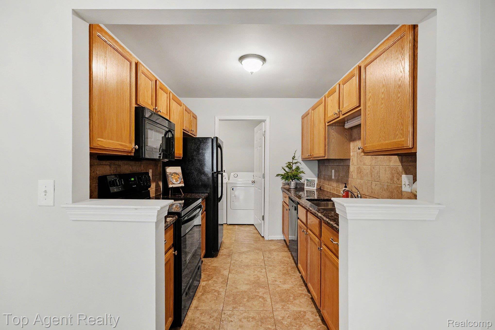 56192 Troon N, Shelby Charter Township, MI 48316