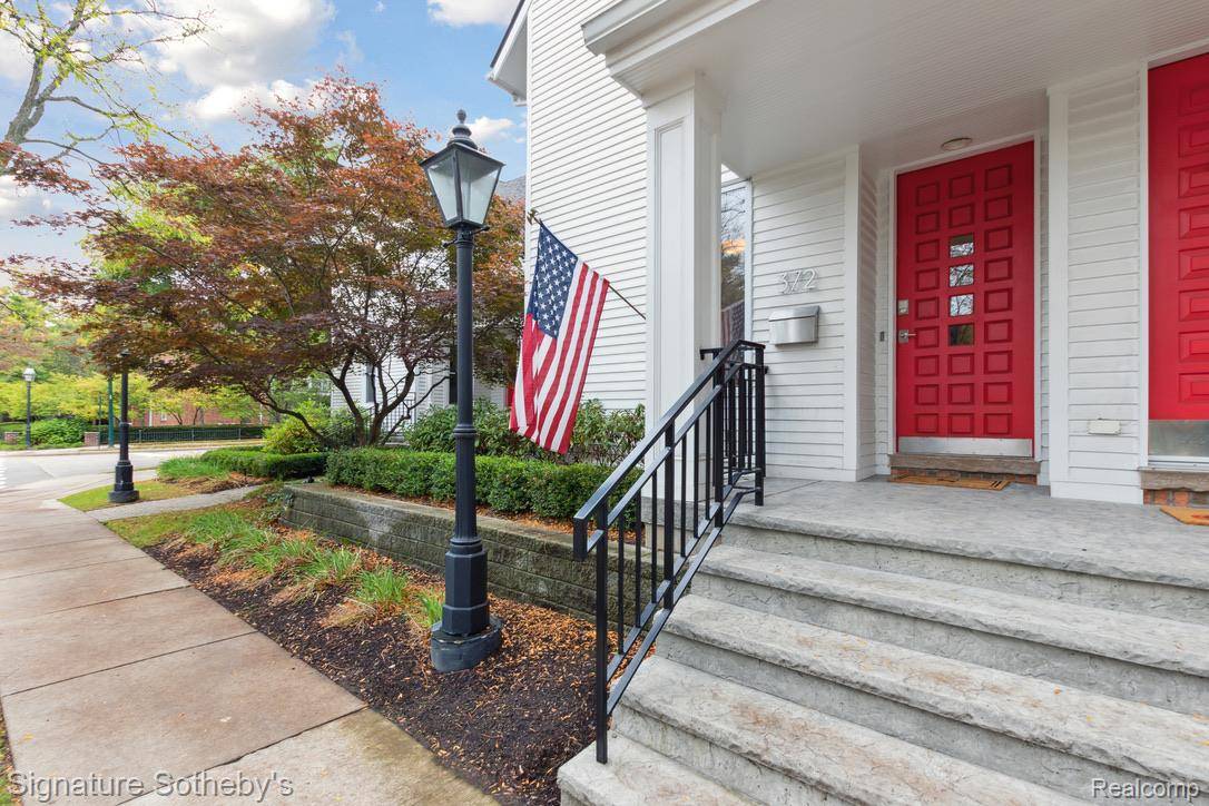372 W Brown ST, Birmingham, MI 48009