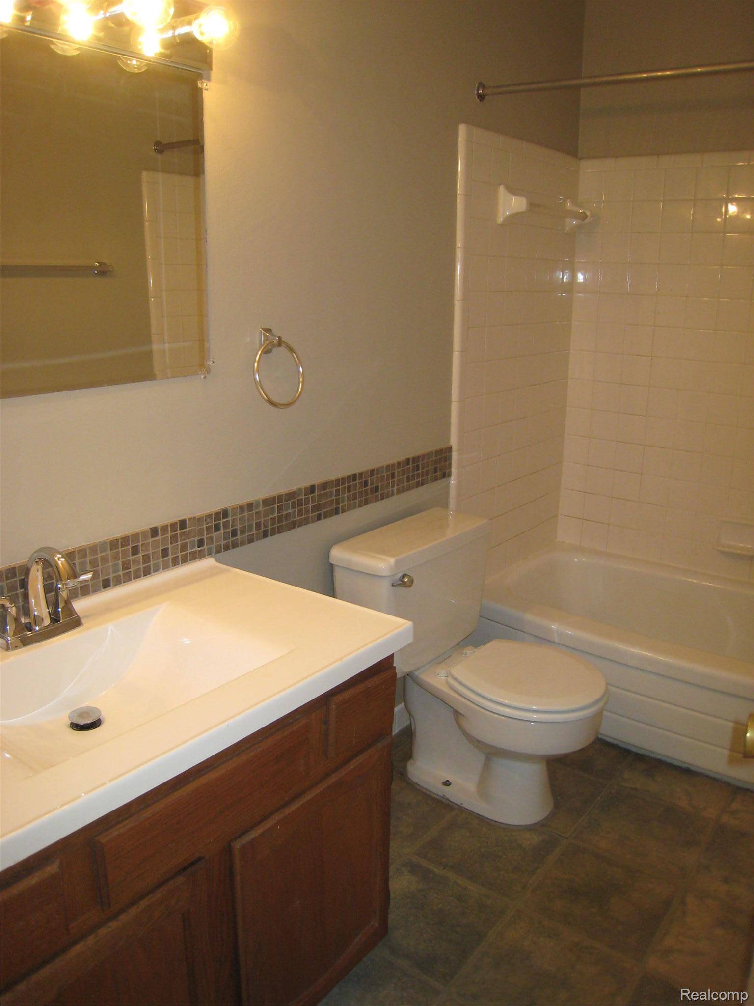 803 PLATE ST #207, Rochester, MI 48307