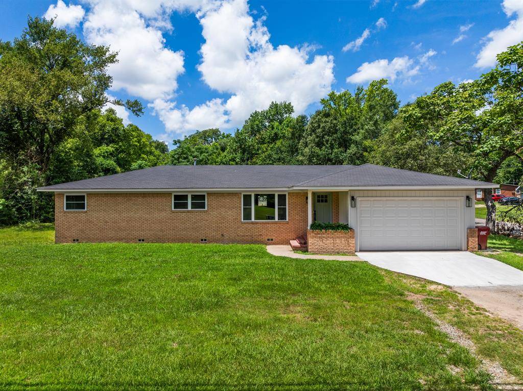 800 Holbrook Street, Mount Vernon, TX 75457