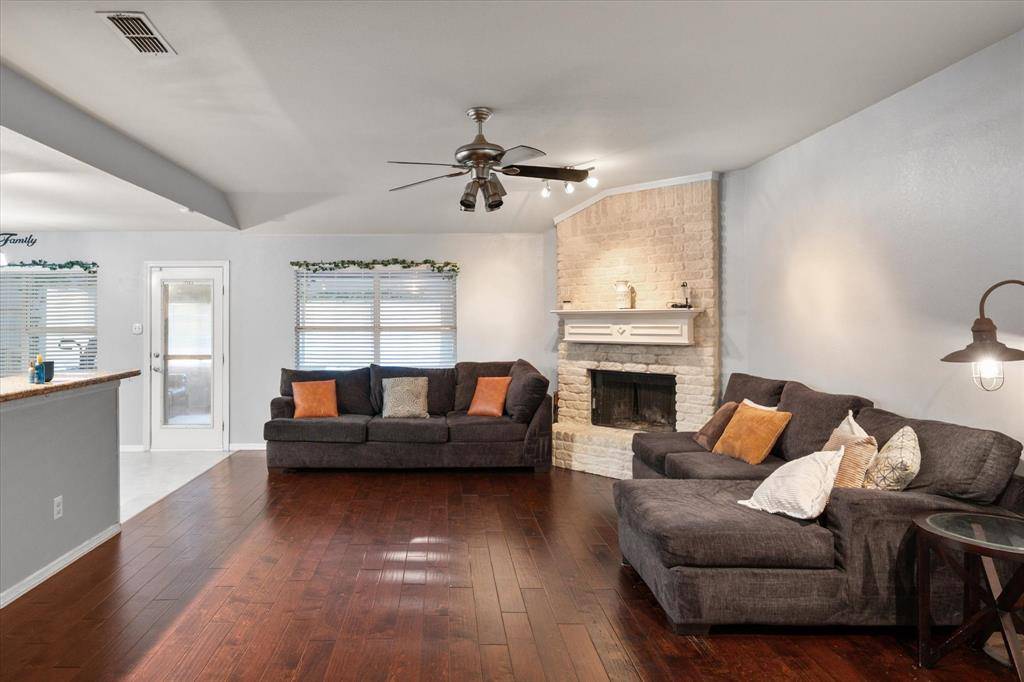 1100 Fawn Meadow Trail, Kennedale, TX 76060