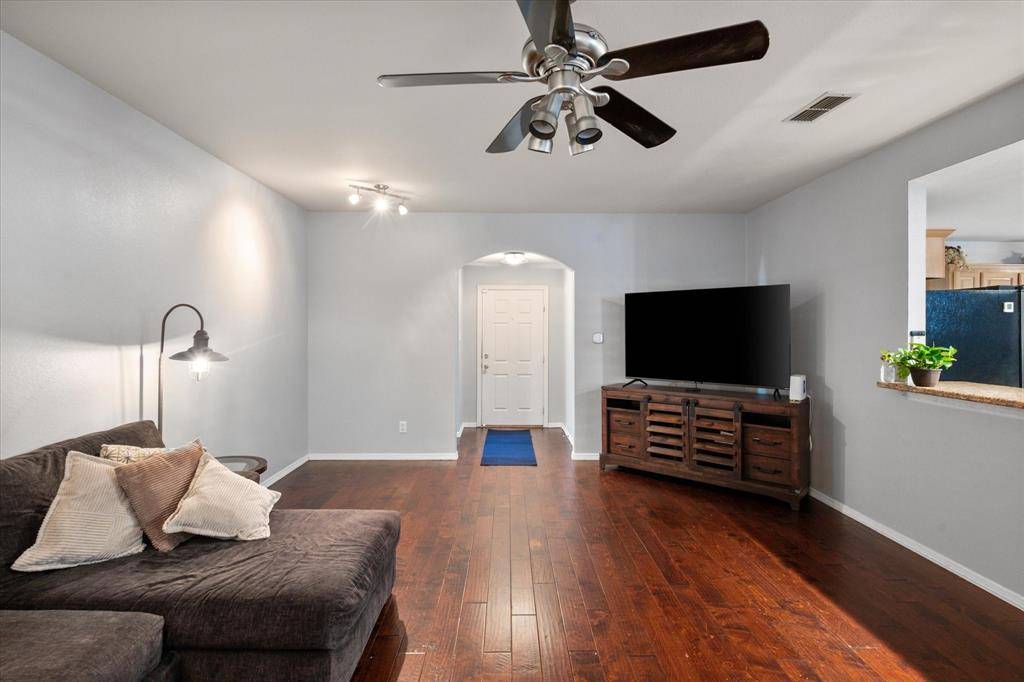 1100 Fawn Meadow Trail, Kennedale, TX 76060