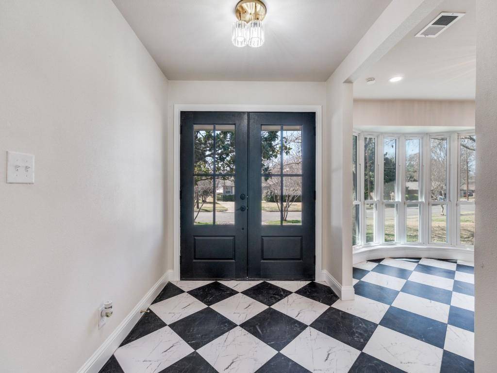 9008 Flicker Lane, Dallas, TX 75238