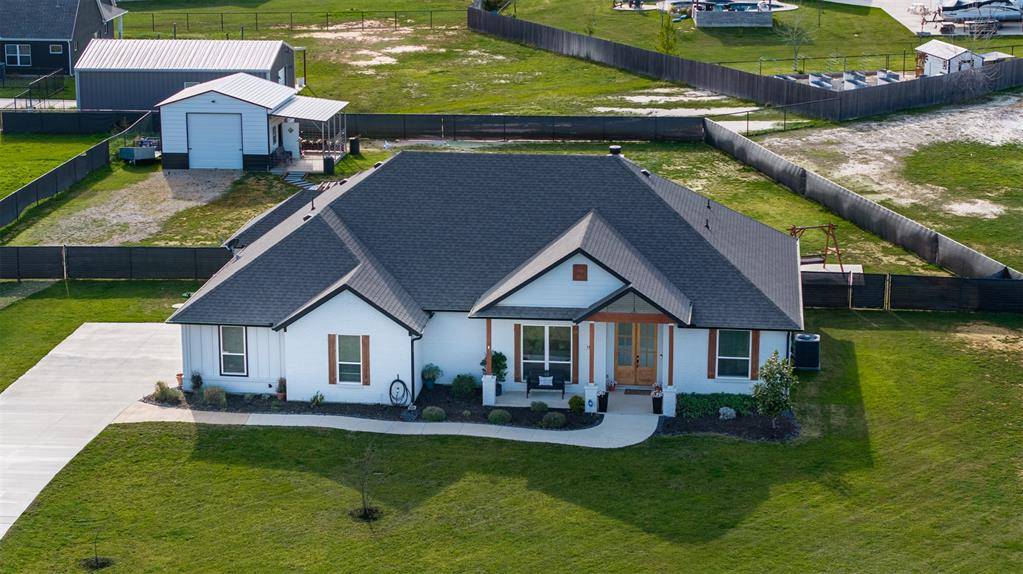 111 Bluegrass Trail, Springtown, TX 76082