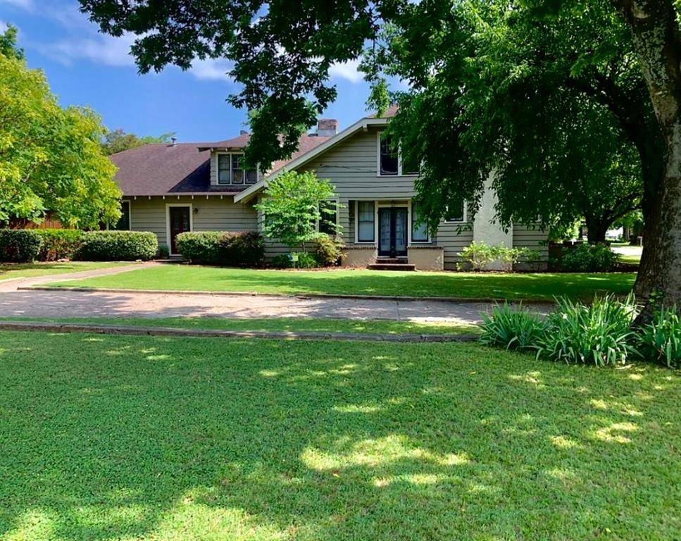 1001 S Locust Street, Clarksville, TX 75426