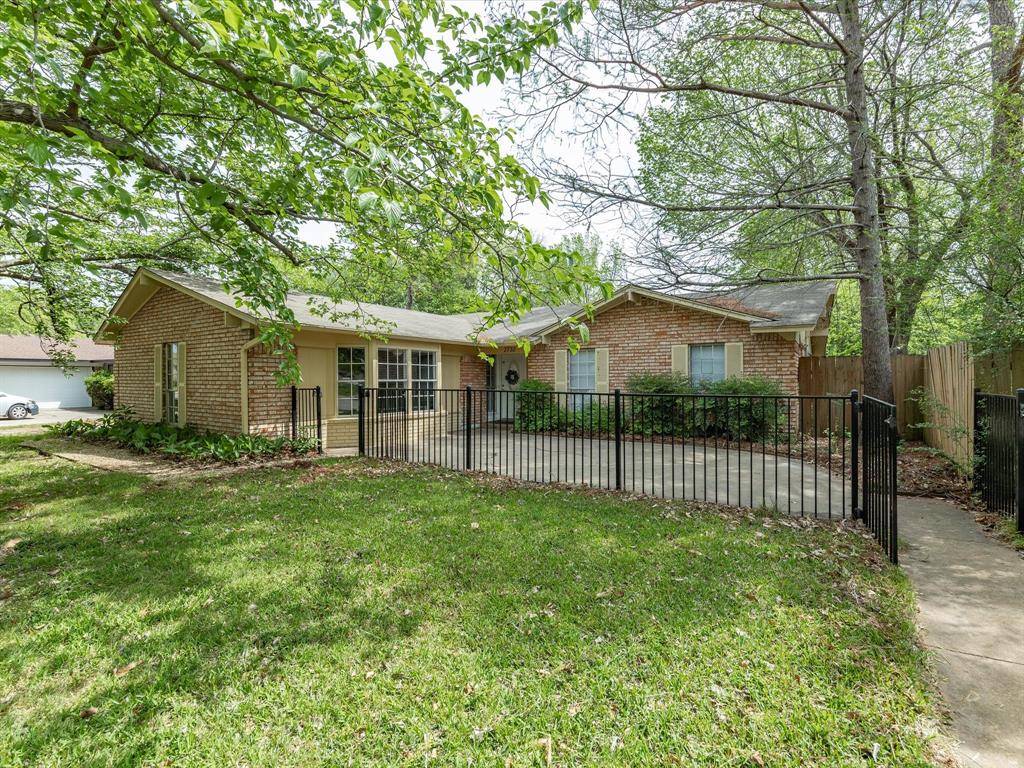 2732 Foxcroft Circle, Denton, TX 76209