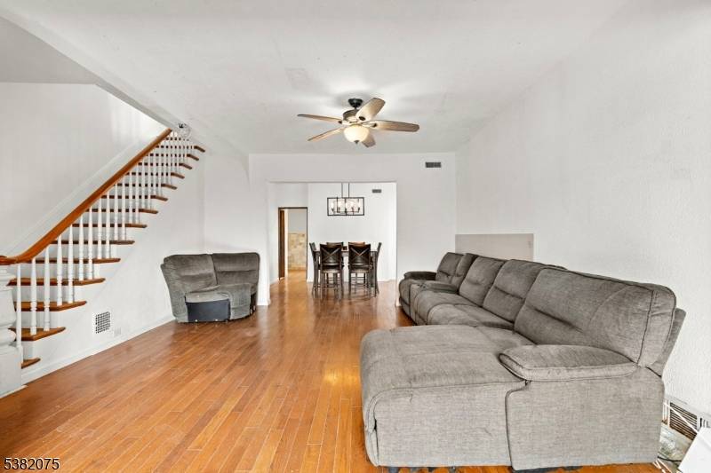 43 W 43Rd St, Bayonne City, NJ 07002