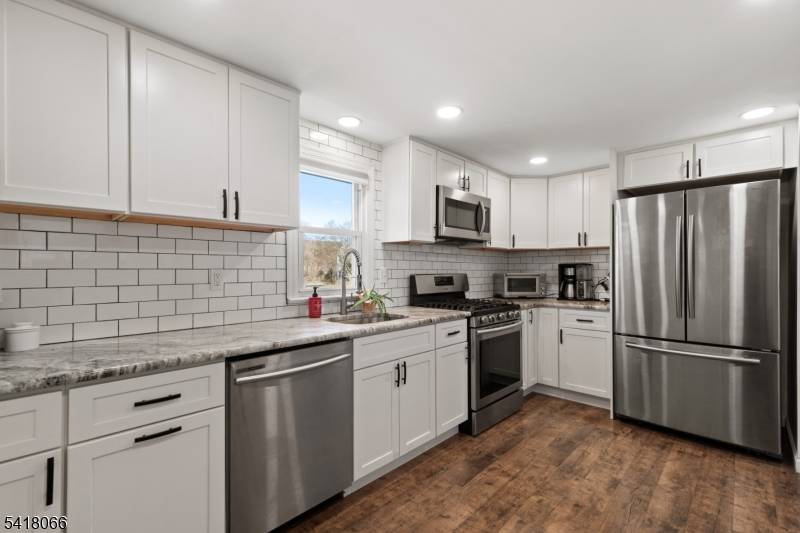 13 Millers Ln, Milltown Boro, NJ 08850