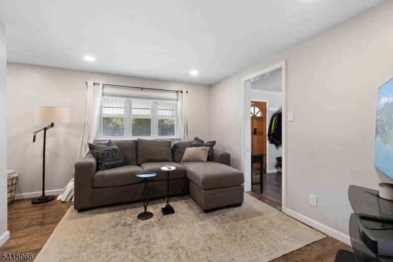 13 Millers Ln, Milltown Boro, NJ 08850