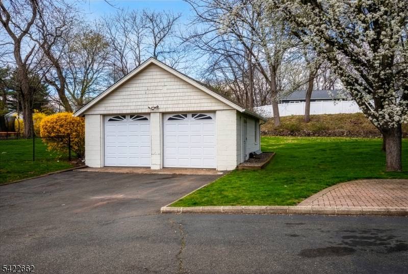 141 Fairfield Ave, West Caldwell Twp., NJ 07006