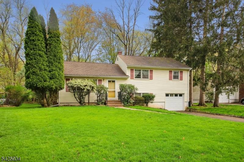 22 Springbrook Rd, Livingston Twp., NJ 07039