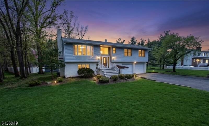 28 Taylor Ln, Woodland Park, NJ 07424