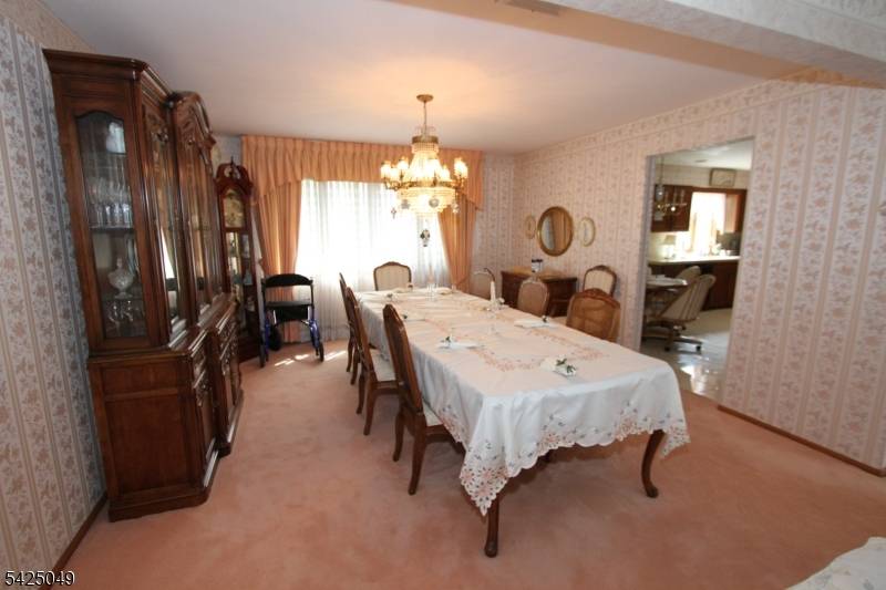 28 Taylor Ln, Woodland Park, NJ 07424