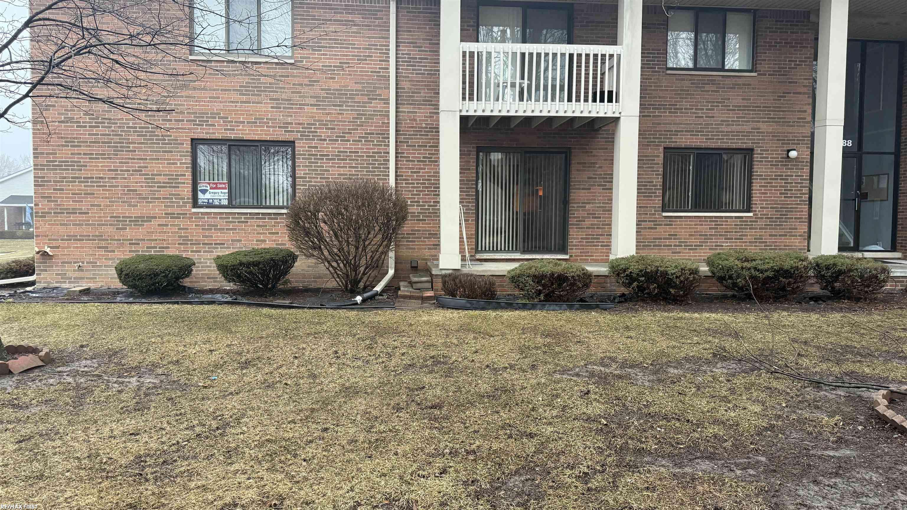 42188 Todd Mark LN, Clinton Twp, MI 48038