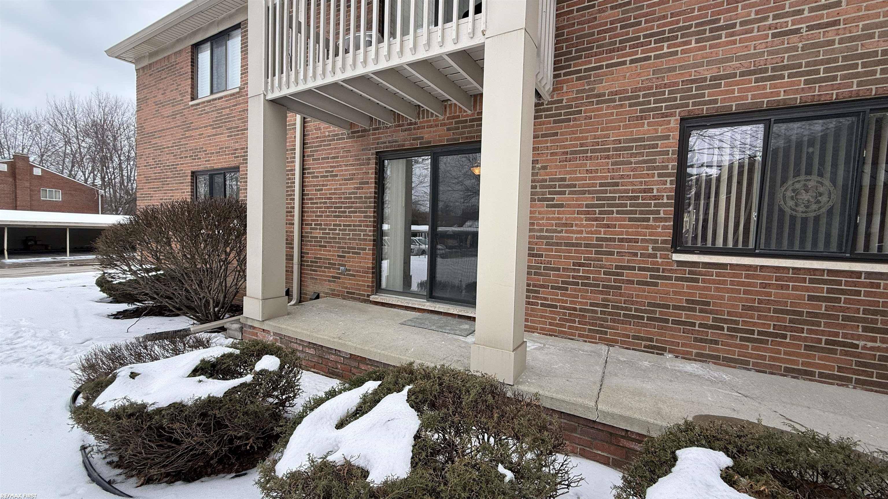 42188 Todd Mark LN, Clinton Twp, MI 48038