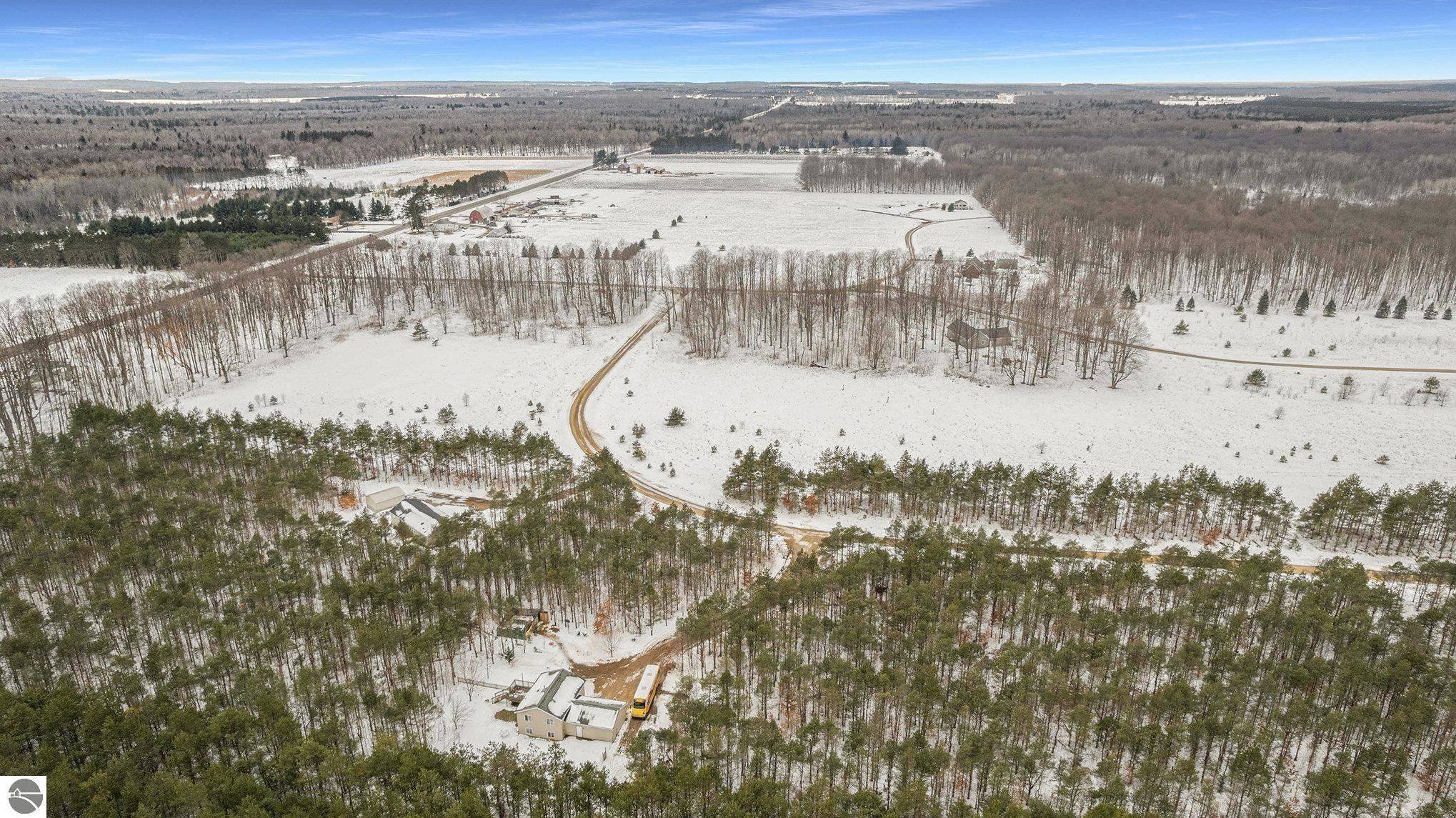 311 Kleehammer Club DR, Excelsior Twp, MI 49646