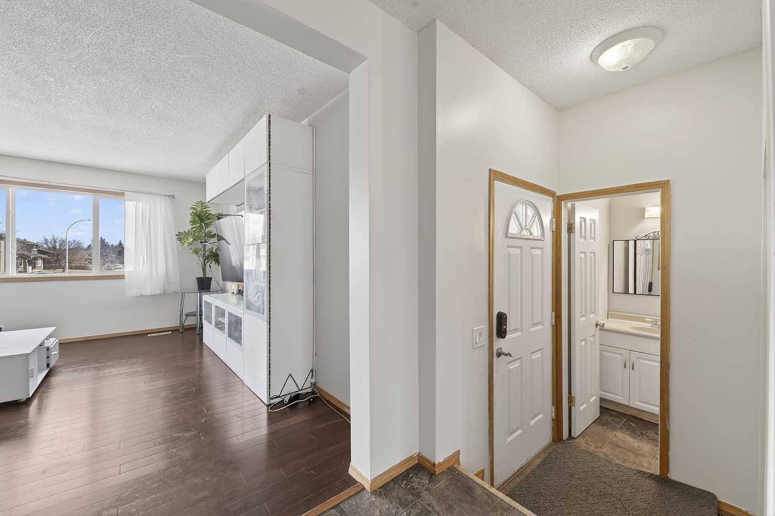 533 Summerwood PL SE, Airdrie, AB T4B1W9