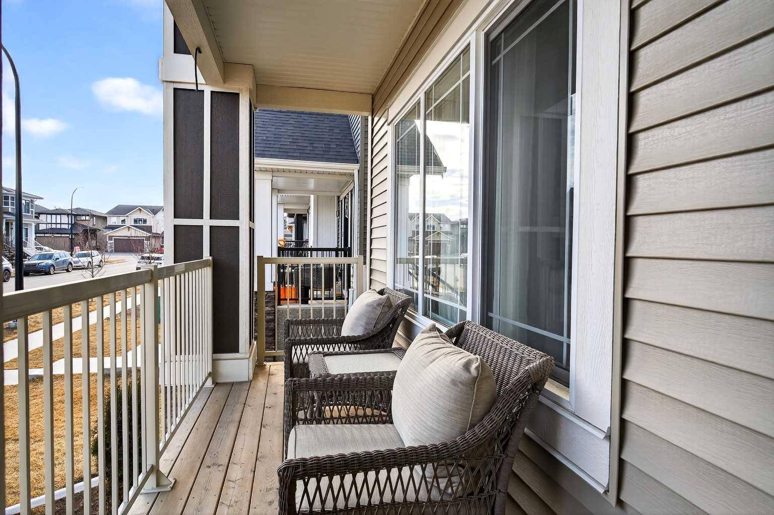 825 Reynolds MNR SW, Airdrie, AB T4B 5G2