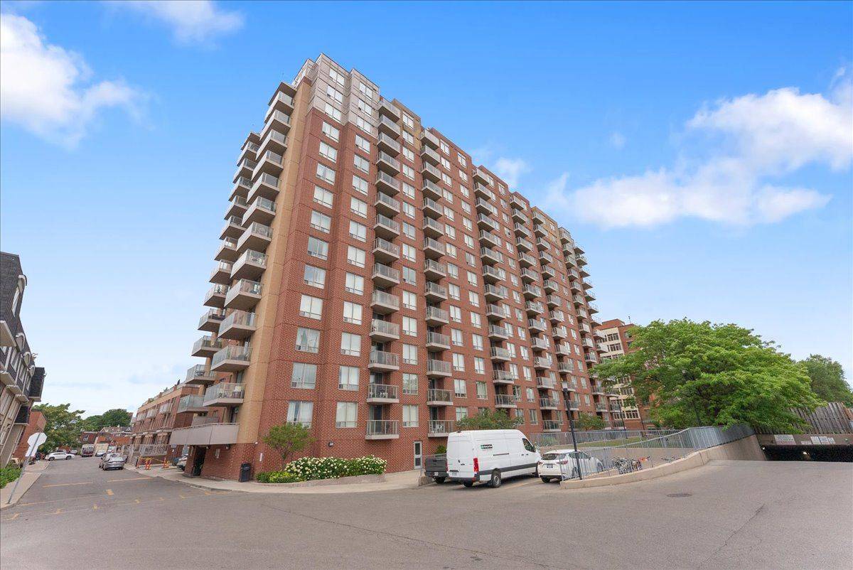 1369 Bloor ST W #910, Toronto C01, ON M6P 4J4