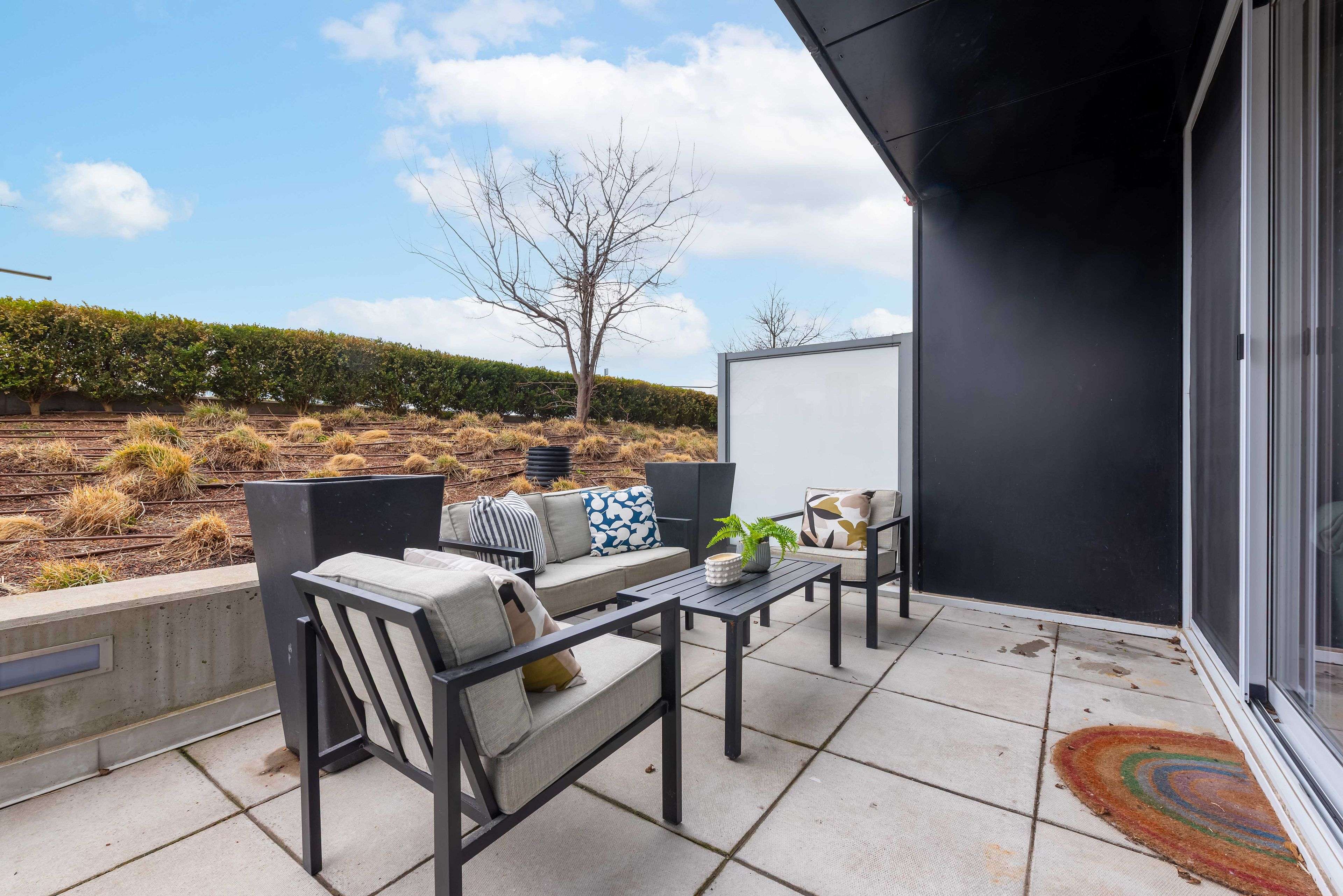 170 Bayview AVE #711, Toronto C08, ON M5A 0M4