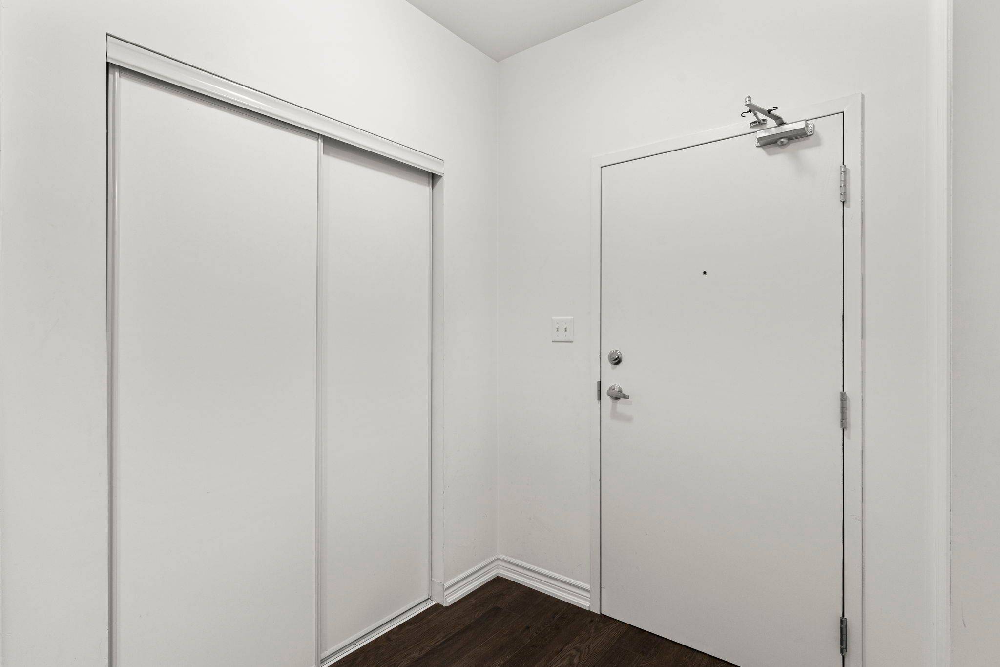 40 FERNDALE DR S #204, Barrie, ON L4N 2L3