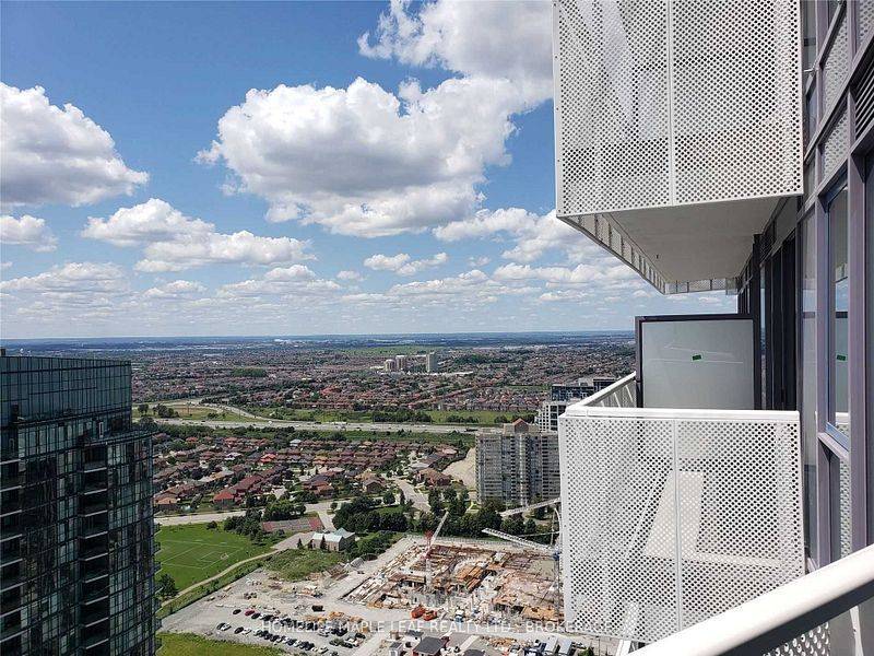 4065 Confederation Pkwy #4101, Mississauga, ON L5B 0L4