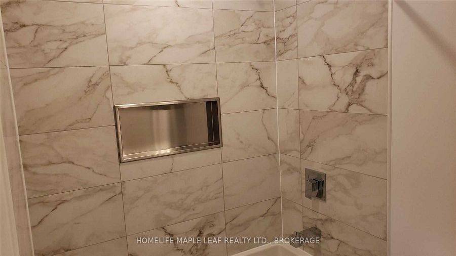 4065 Confederation Pkwy #4101, Mississauga, ON L5B 0L4