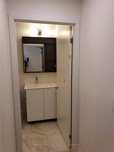 4065 Confederation Pkwy #4101, Mississauga, ON L5B 0L4