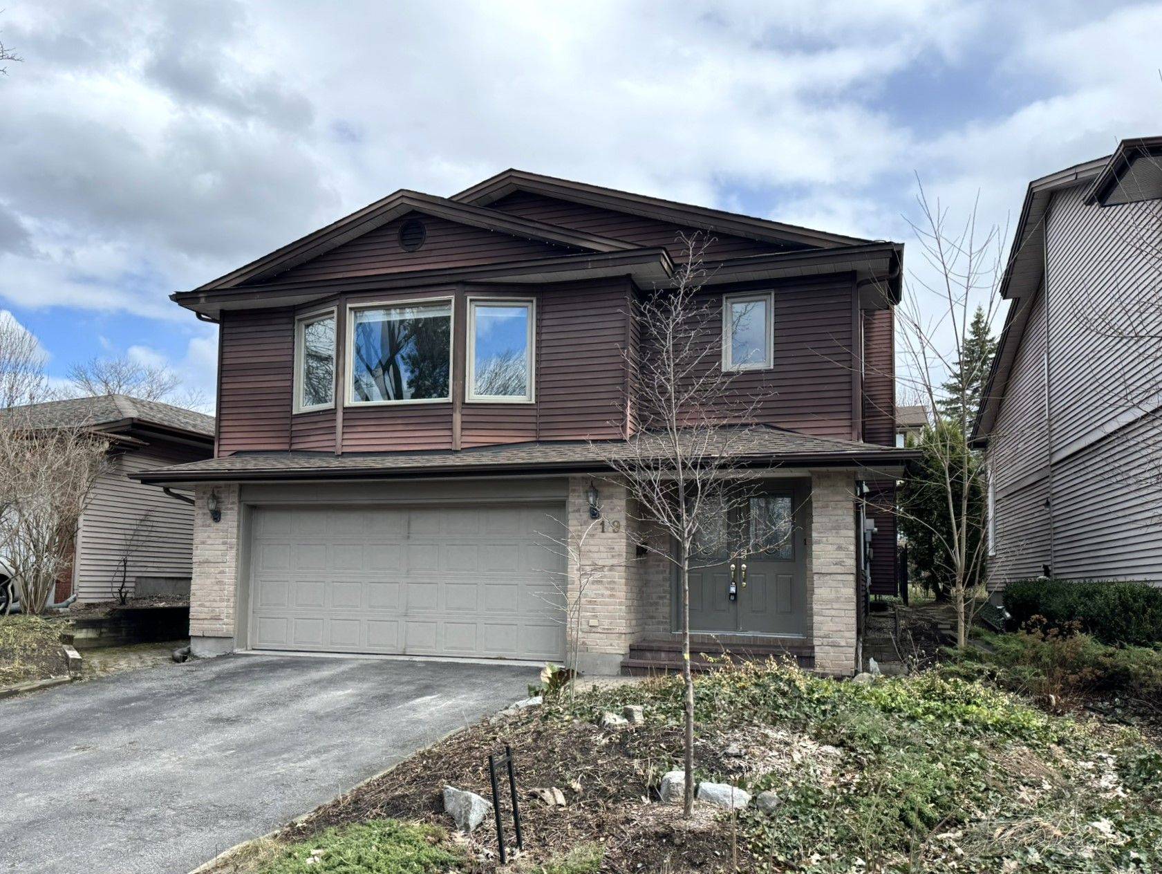 19 Hackett ST, Hunt Club - Windsor Park Village And Area, ON K1V 0P9