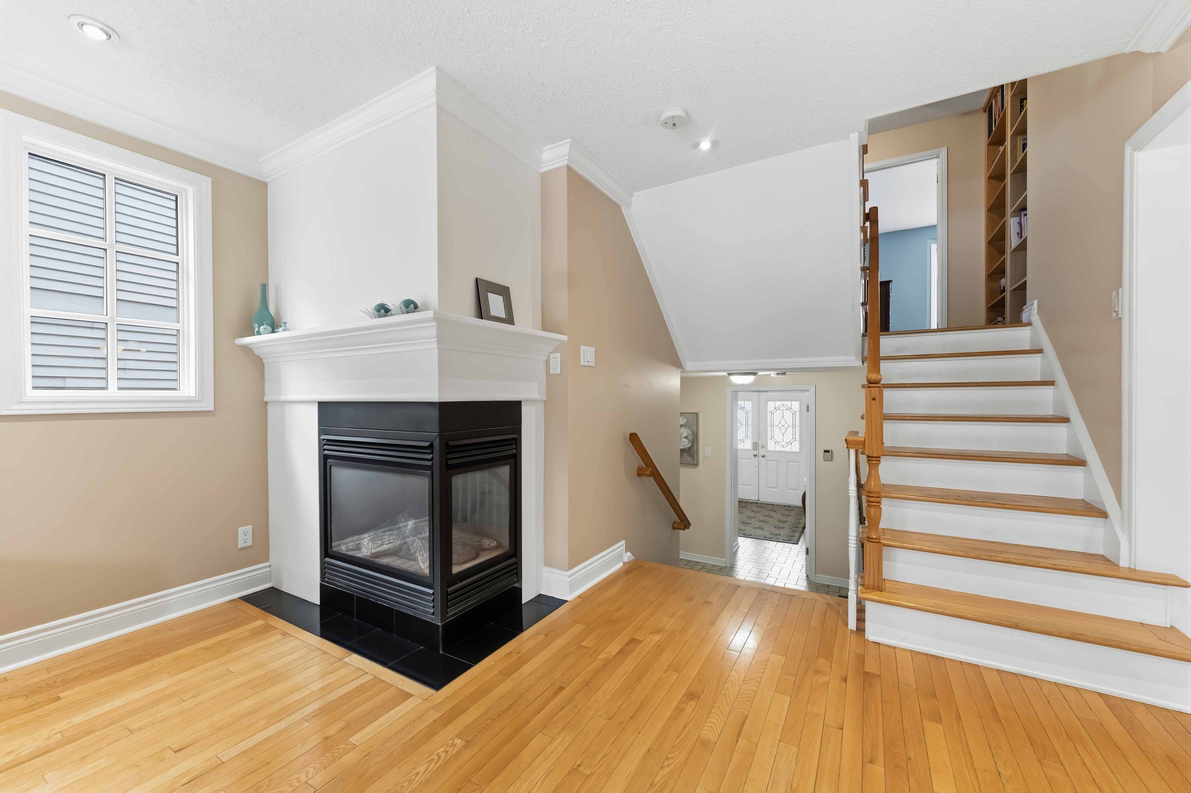 19 Hackett ST, Hunt Club - Windsor Park Village And Area, ON K1V 0P9