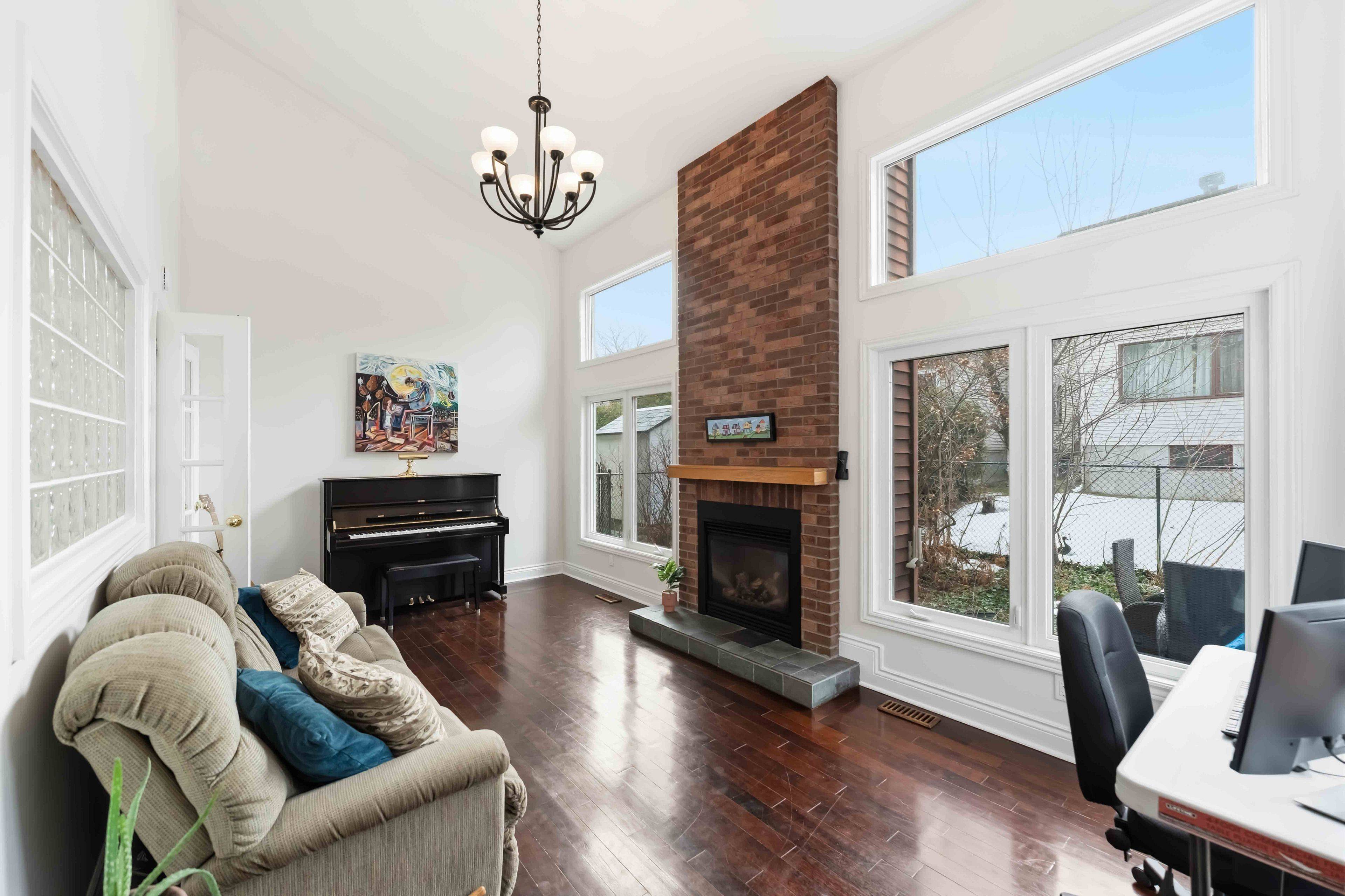 19 Hackett ST, Hunt Club - Windsor Park Village And Area, ON K1V 0P9