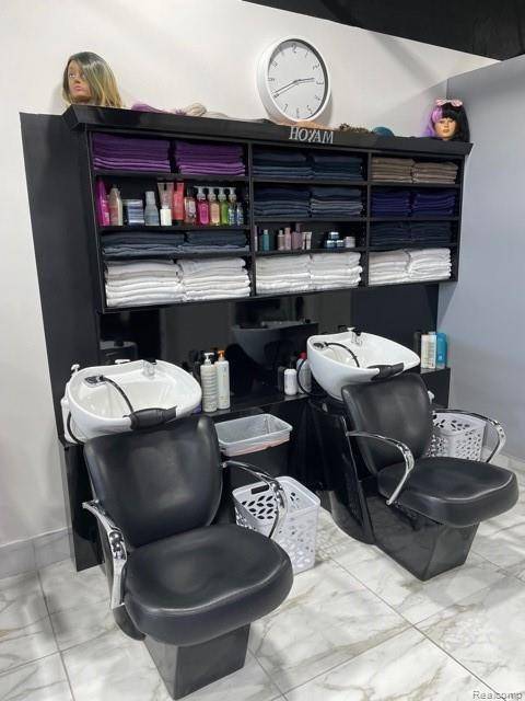 5734 TELEGRAPH RD, Dearborn Heights, MI 48127