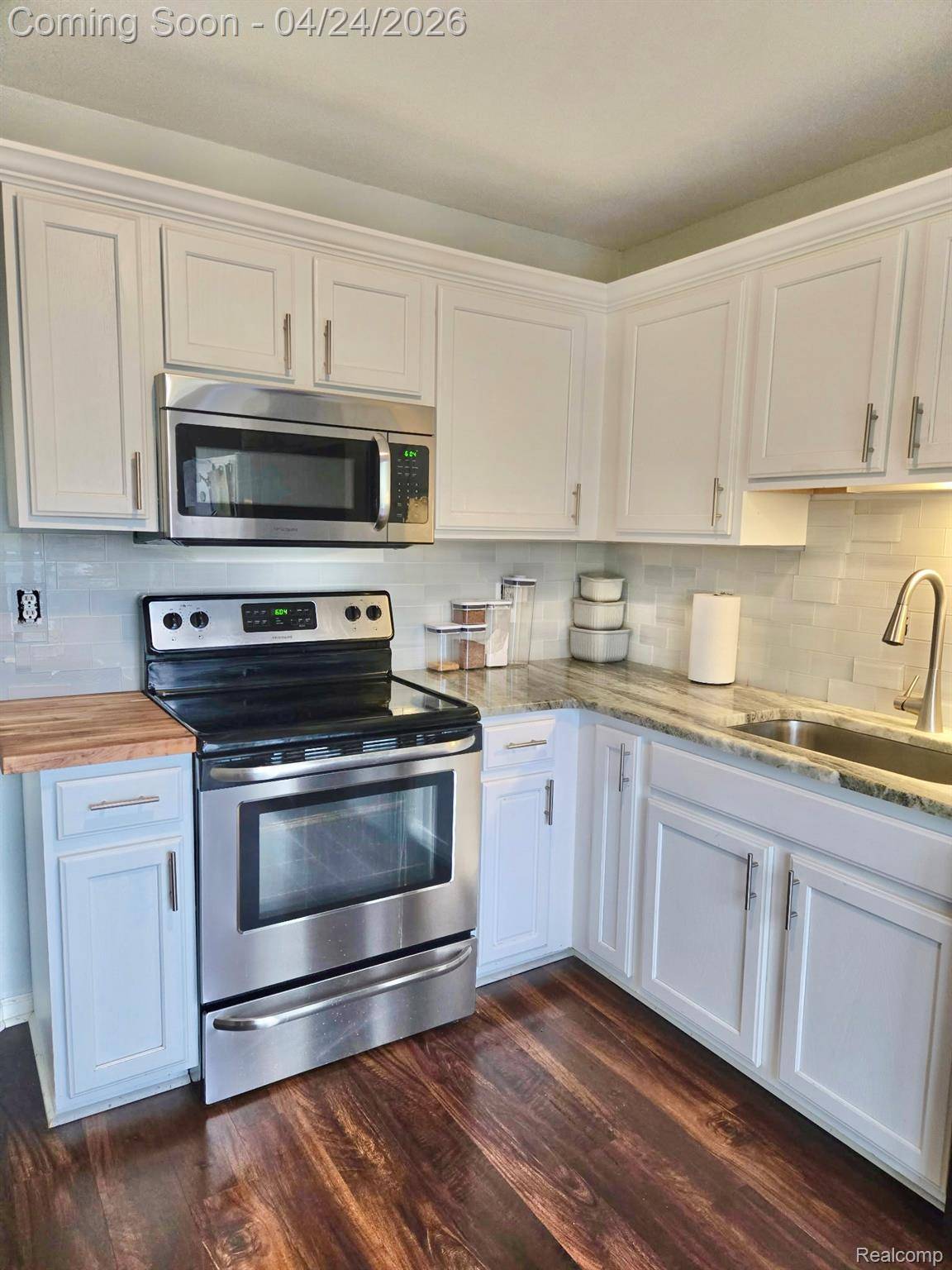 150 Legacy Park CIR, Dearborn Heights, MI 48127