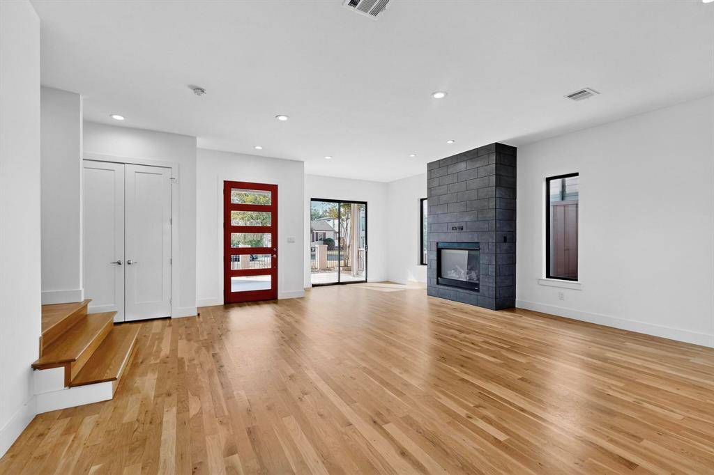 4521 Cowan Avenue, Dallas, TX 75209