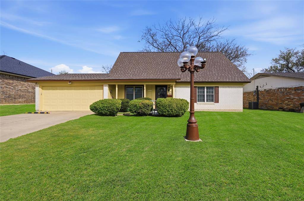 6805 Wagonet Road, Forest Hill, TX 76140