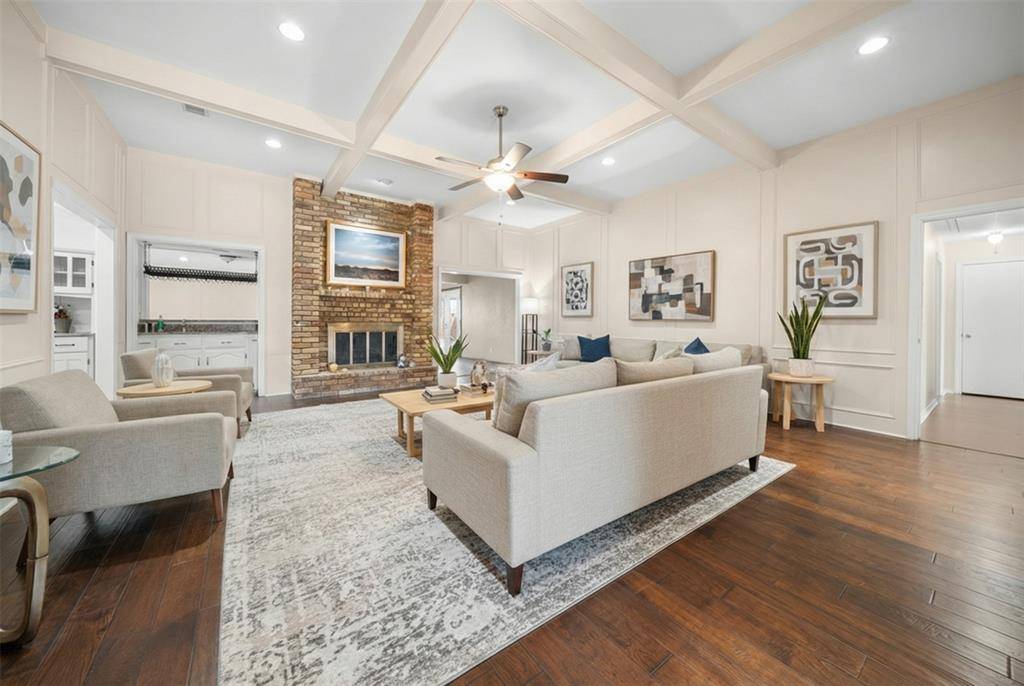 9727 Amberley Drive, Dallas, TX 75243