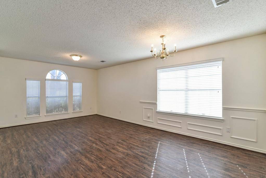 307 Stell Avenue, Mansfield, TX 76063