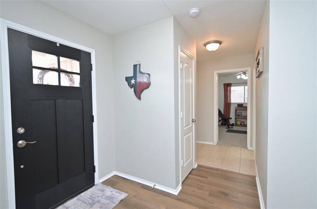 328 Saddlebrook Drive, Krum, TX 76249