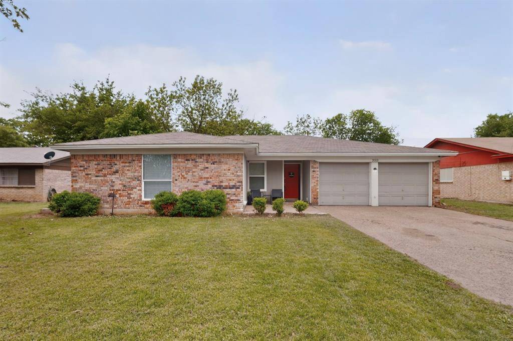2013 Pebblecreek Drive, Cleburne, TX 76033