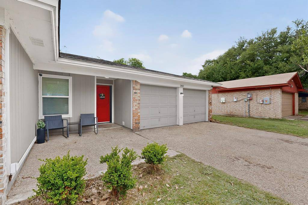 2013 Pebblecreek Drive, Cleburne, TX 76033