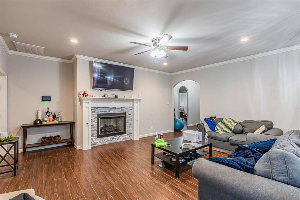 5512 Crowley Street, Sansom Park, TX 76114