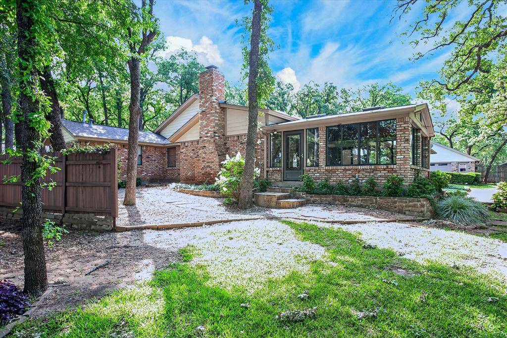 1607 N Main Street, Euless, TX 76039