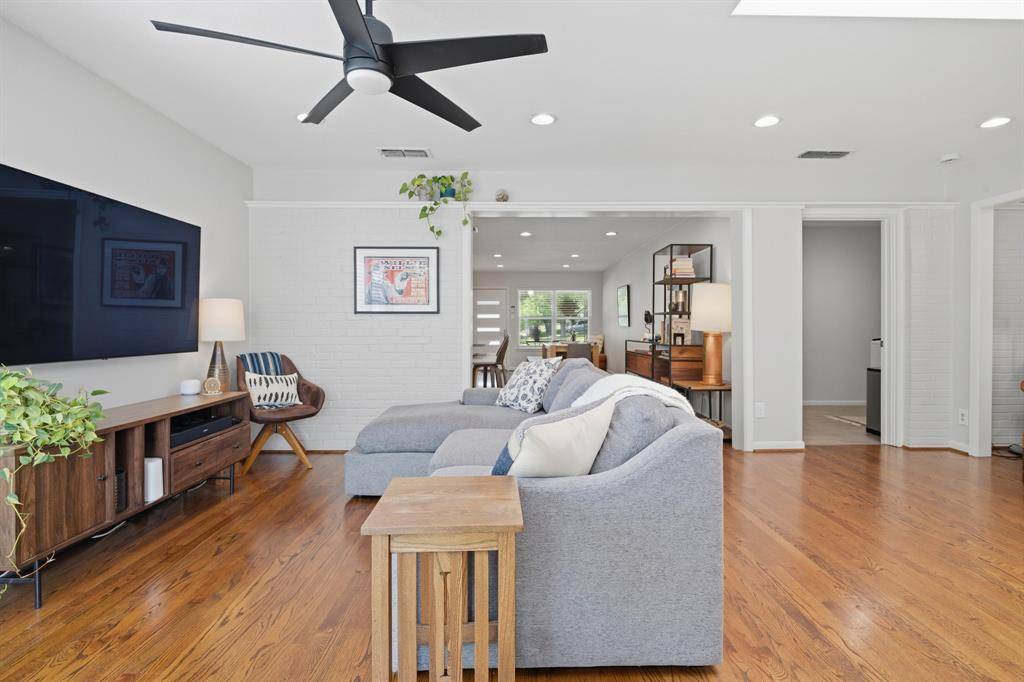 824 Kirkwood Drive, Dallas, TX 75218