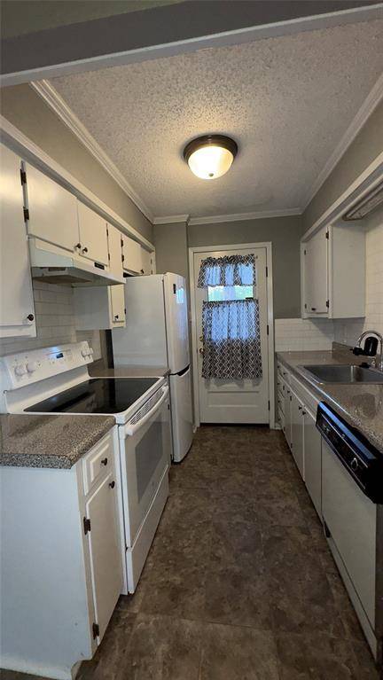 404 Hollyhill Lane #404, Denton, TX 76205