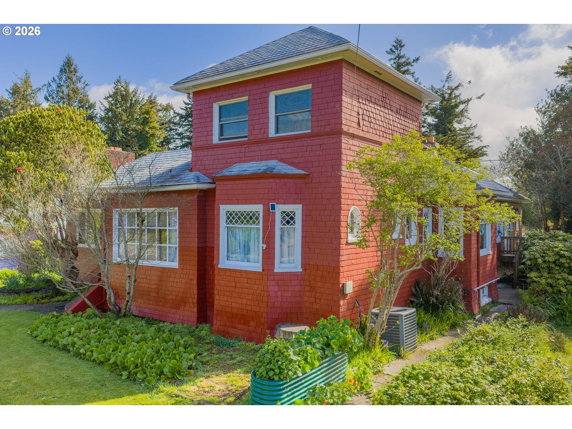 1447 SHERMAN AVE, North Bend, OR 97459