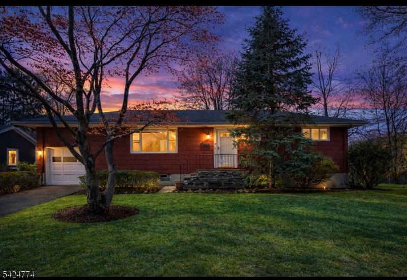 10 Laurel Pl, West Caldwell Twp., NJ 07006